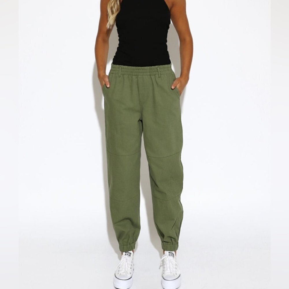 ** Community by Aritzia Olive Green Stretch Light Woven Military Joggers Size S